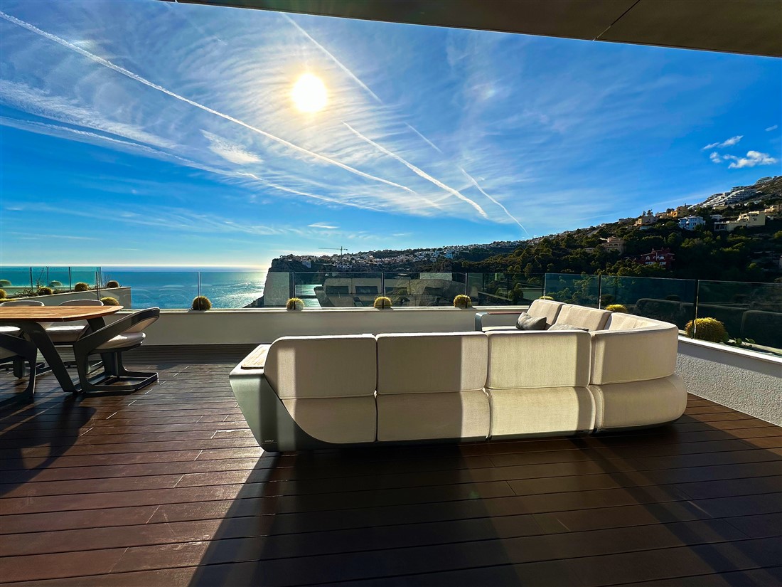 Modernes Luxus-Apartment mit Meerblick