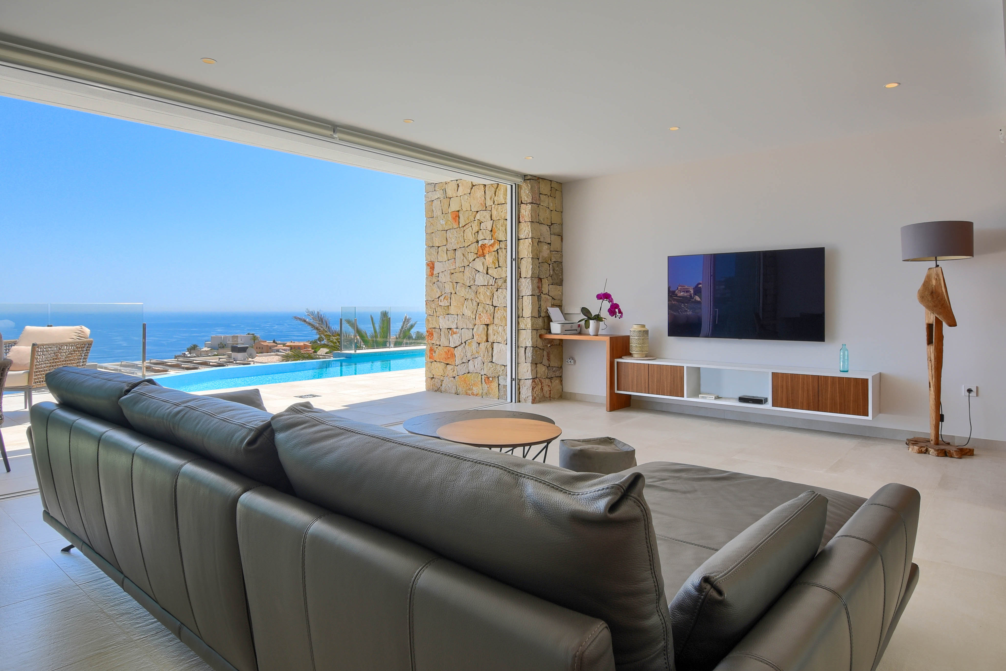 Luxe Villa met Panoramisch Uitzicht op Zee - Moderne Stijl