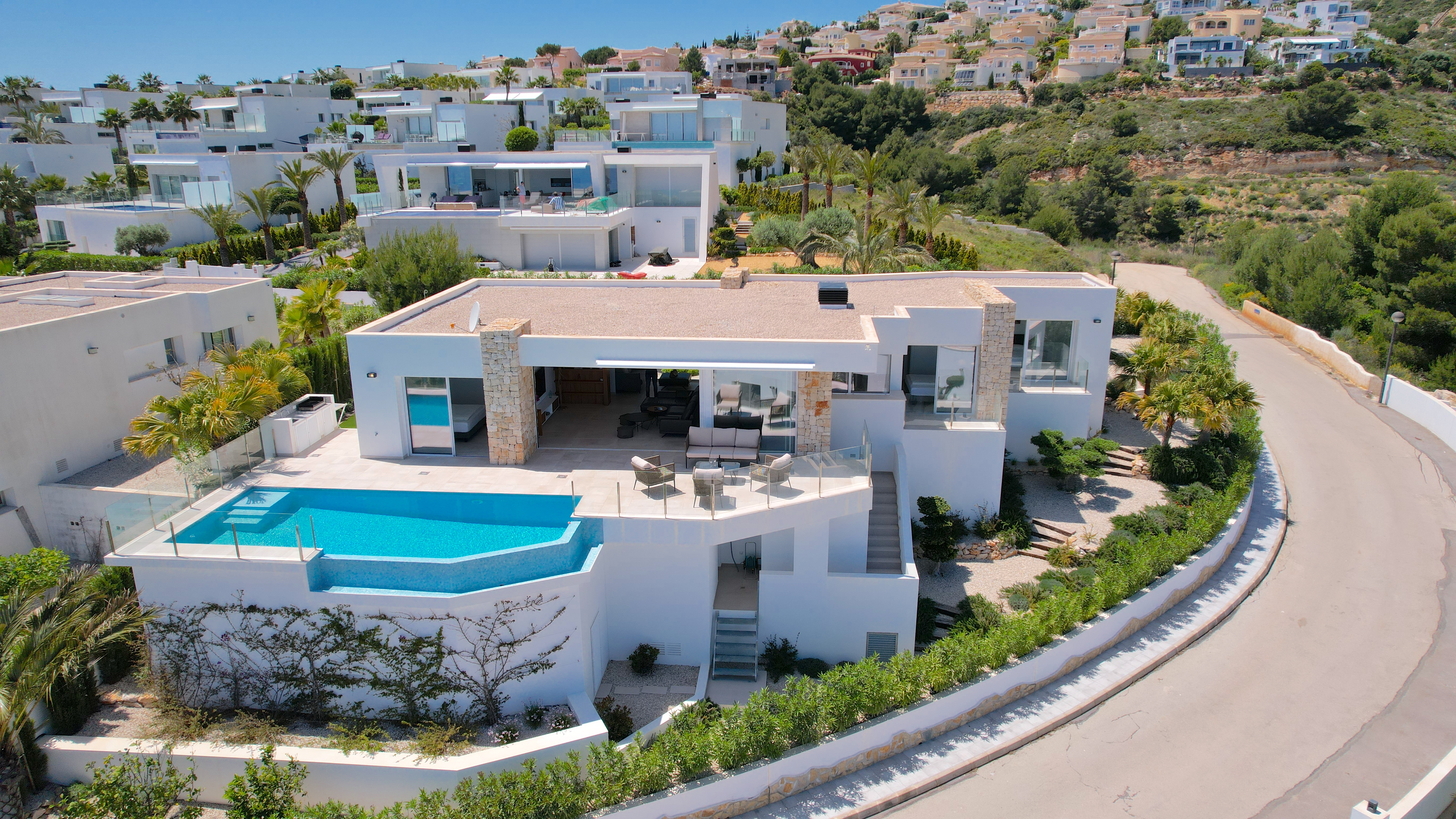 Luxe Villa met Panoramisch Uitzicht op Zee - Moderne Stijl