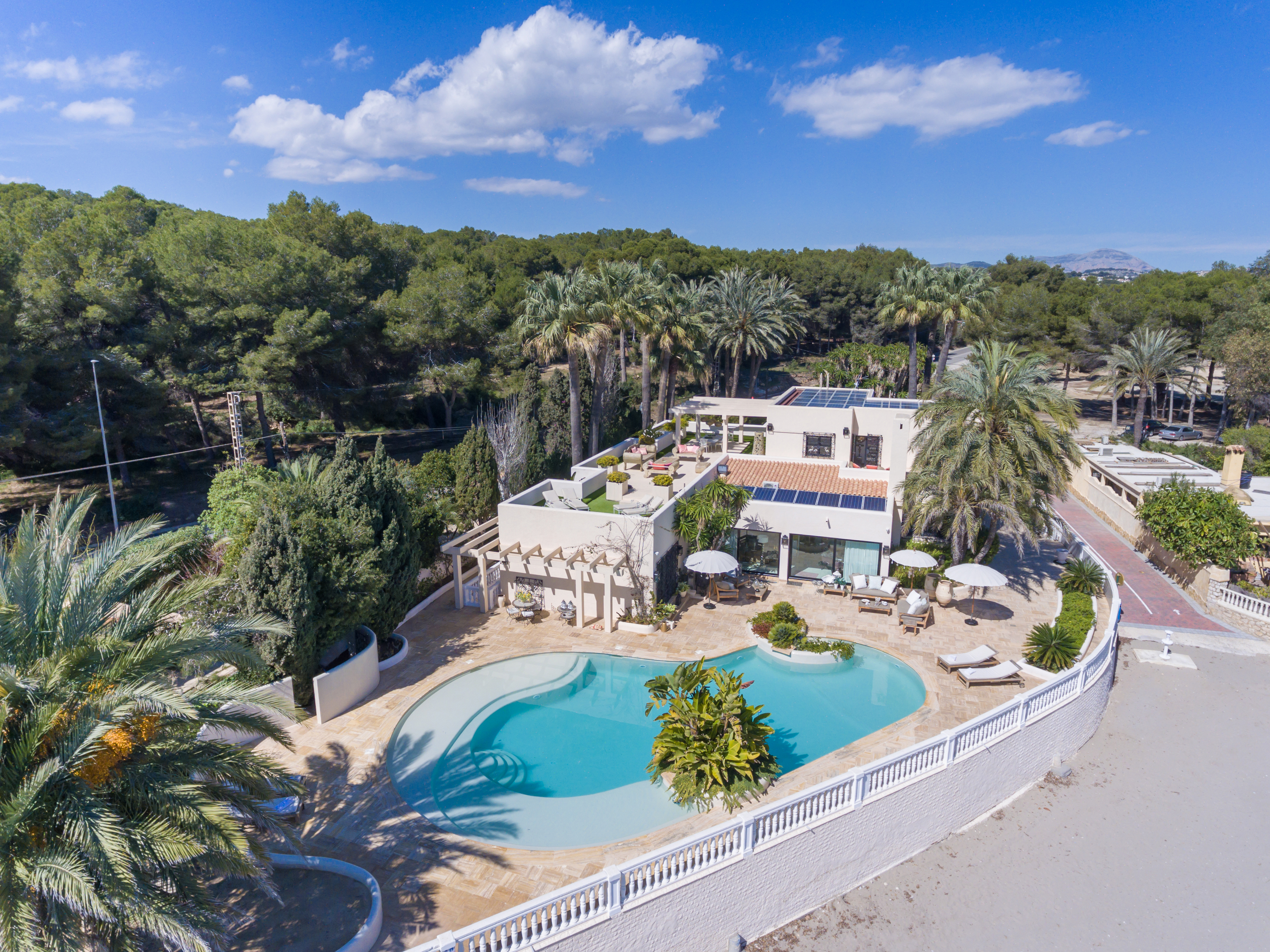 Unique Impressive Luxury Villa Beach House
